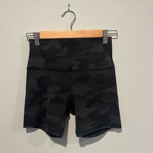 Lululemon align 6” shorts. 🖤
